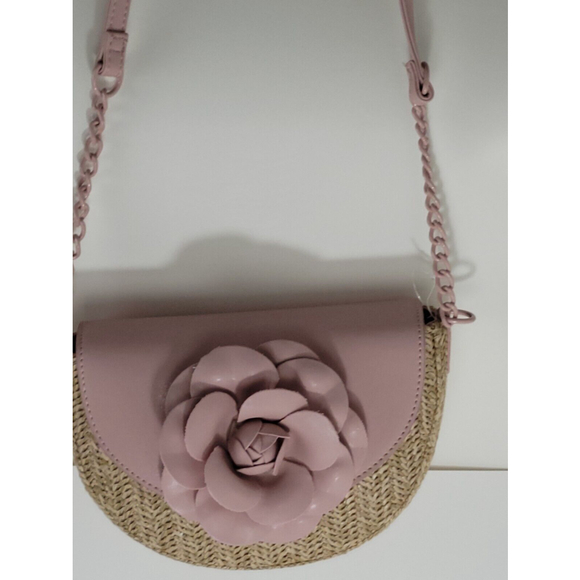 Women's Like Dreams Blush Pink Flower Straw/Wicker Crossbody/Shoulder Bag. - Picture 4 of 12